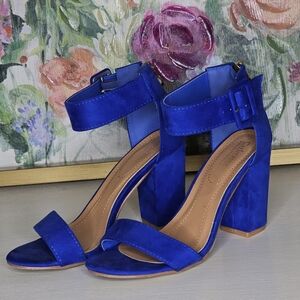 Royal blue suede chunky heels / large buckle / gold accents / 3 inch heels / 7.5